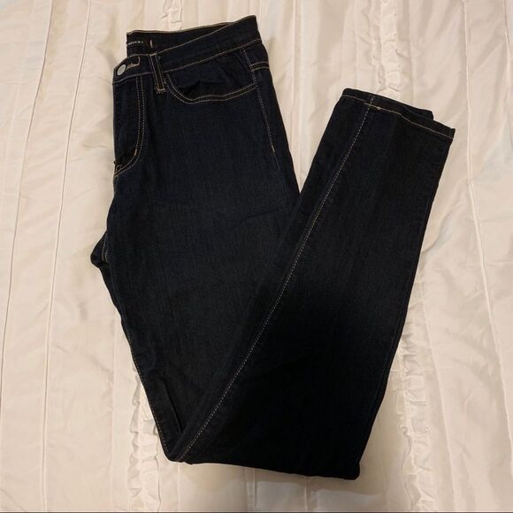 Buckle Jeans - Picture 2 of 4